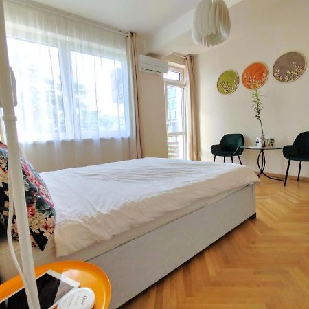Big Stay - 4 Bedroom, 2 Bathroom Central Apartment With Ac Bratislava Eksteriør billede