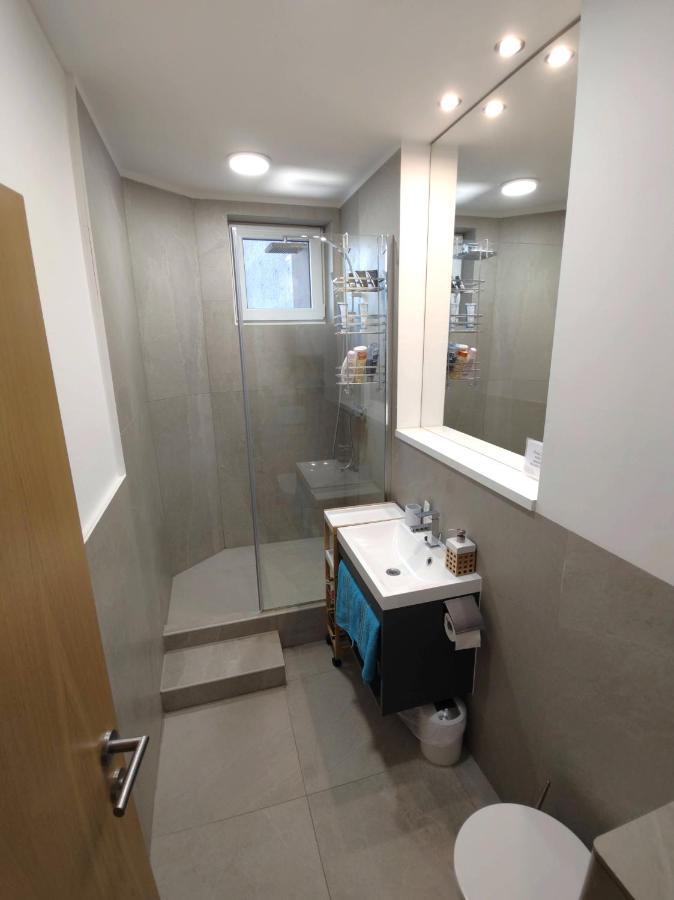 Big Stay - 4 Bedroom, 2 Bathroom Central Apartment With Ac Bratislava Eksteriør billede