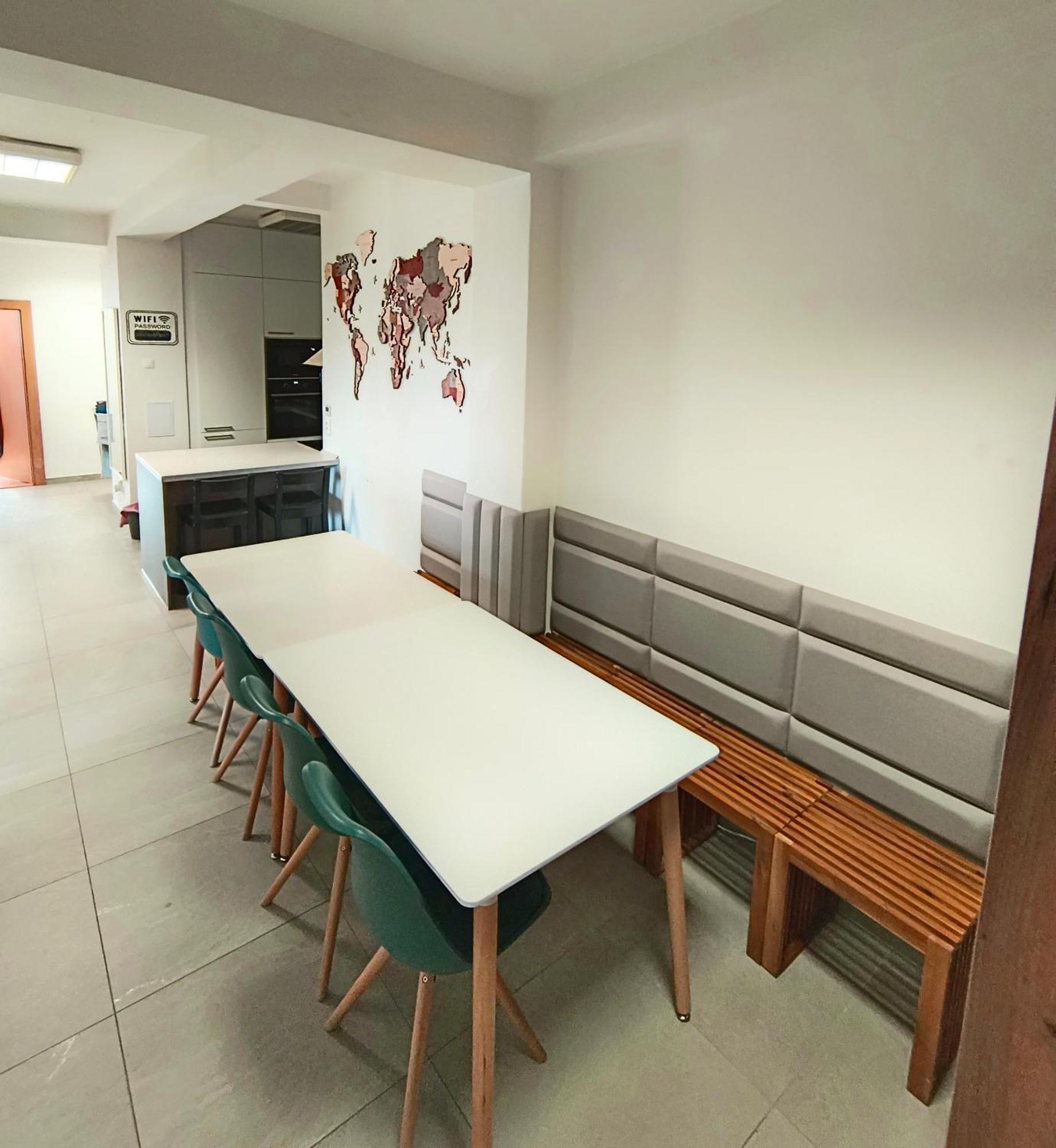 Big Stay - 4 Bedroom, 2 Bathroom Central Apartment With Ac Bratislava Eksteriør billede